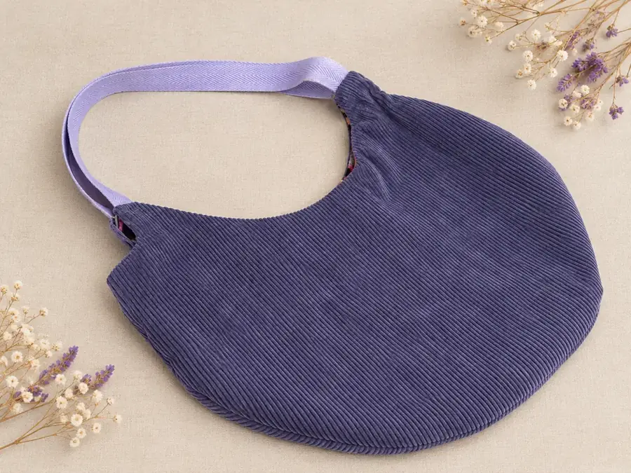 Bolso media luna de pana lavanda