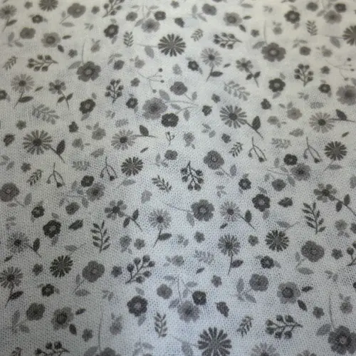 Tela florecitas grises